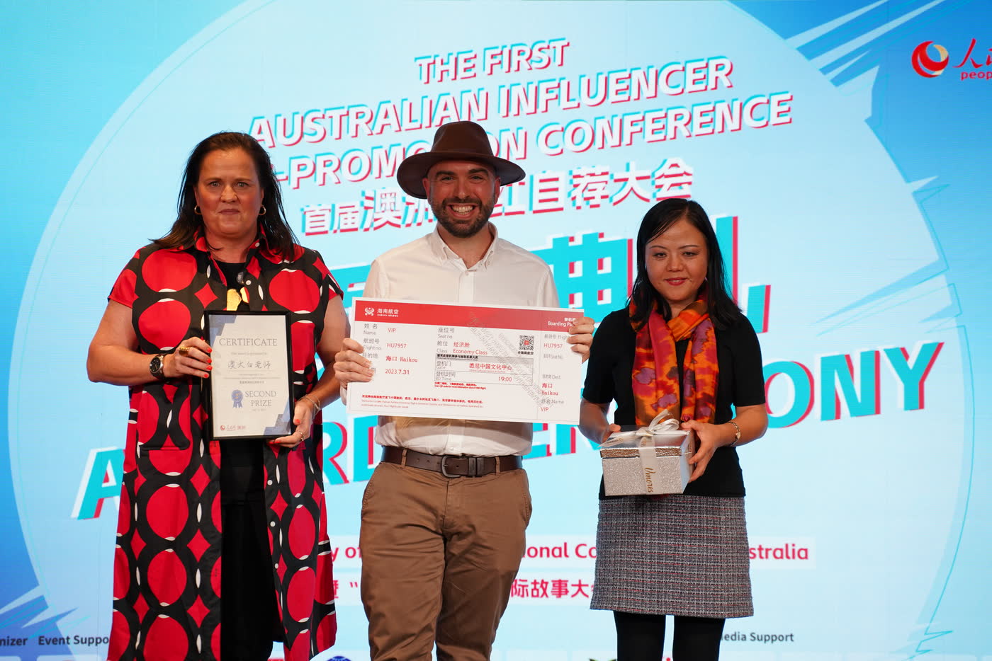 James Ashbridge receiving the runner-up award at the first Australian Influencer Self-Promotion Conference, 2023